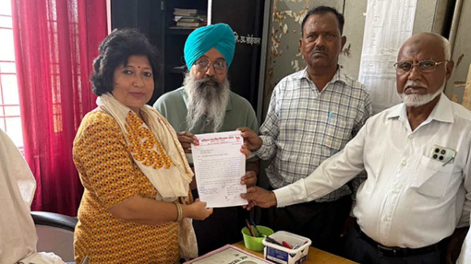 तेलीवाला प्राथमिक विद्यालय में शिक्षकों की कमी से 50 बच्चों का भविष्य दांव पर