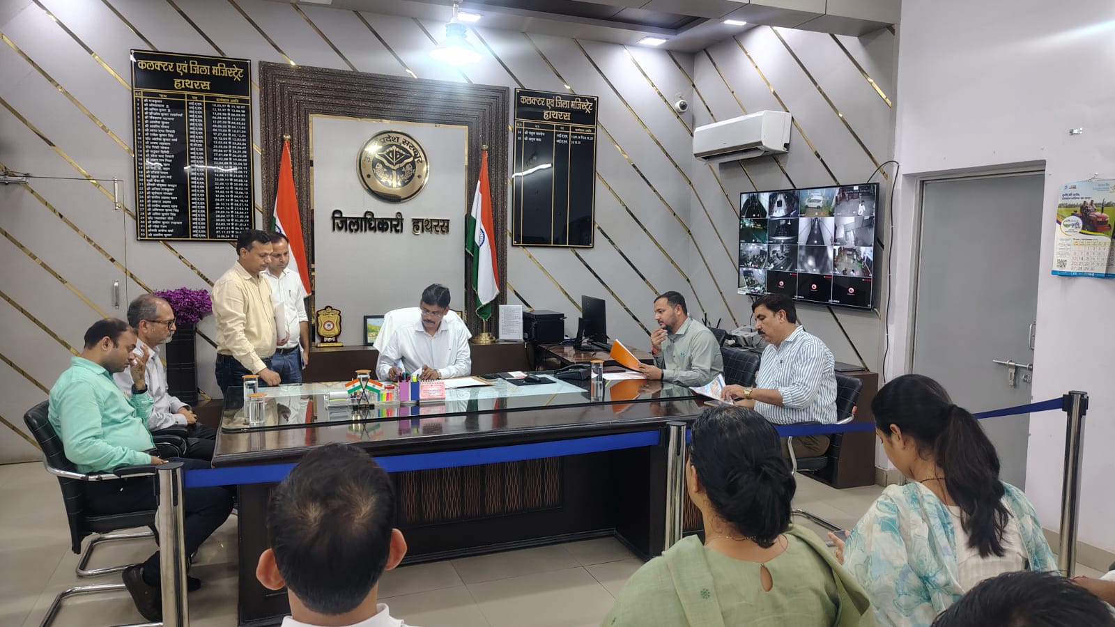 जनपद के नवागत जिलाधिकारी श्री सत्य प्रकाश पटेल ने कलेक्ट्रेट ,पहुंचकर किया कार्यभार ग्रहण।