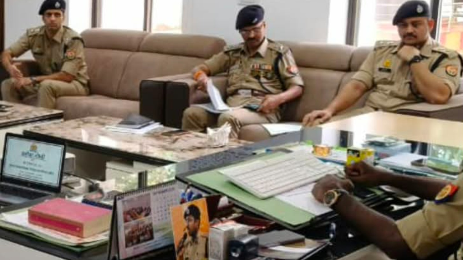 पुलिस उपमहानिरीक्षक चित्रकूटधाम परिक्षेत्र, बांदा द्वारा की गयी मासिक अपराध समीक्षा बैठक