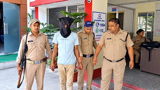 कैंटर से 390 टीन अवैध लीसा बरामद, चालक गिरफ्तार