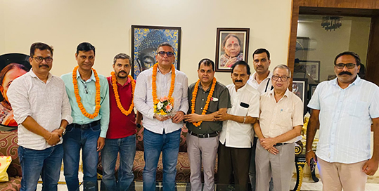 इंटक के नवनियुक्त जिलाध्यक्ष मनोज पंत और जिला महामंत्री रोहित भट्ट ने विधायक सुमित हृदयेश से की शिष्टाचार भेंट