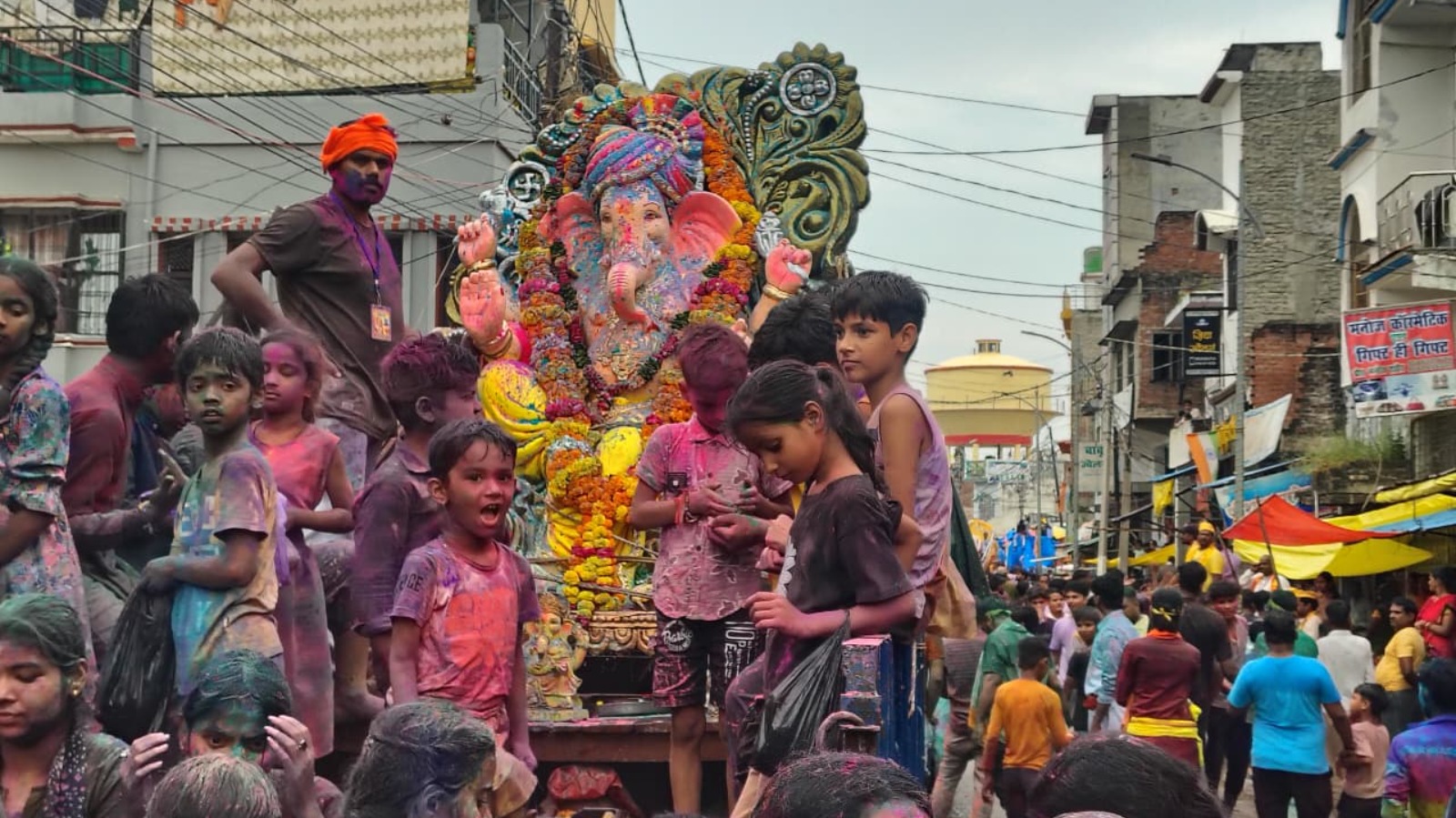 धूमधाम से निकली गणपति विसर्जन यात्रा, ‘गणपति बप्पा मोरिया’ से गूंजा महादेव तालाब
