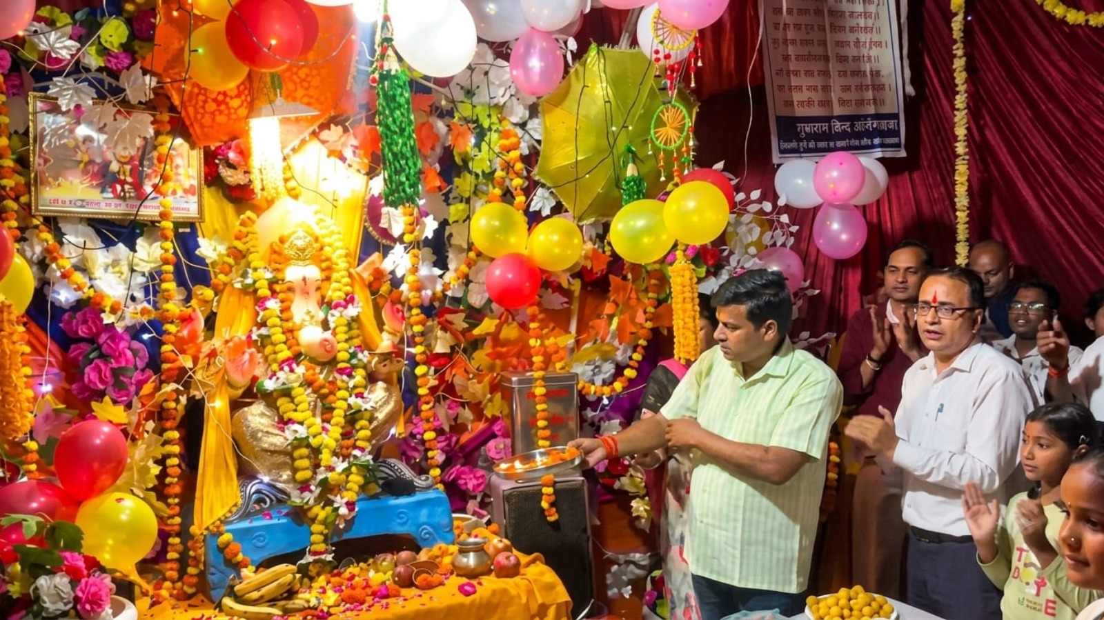 गणेश महोत्सव के दसवें दिन छप्पन भोग व महाआरती, गणपति बप्पा के जयकारों से गूंजा पृथ्वी दरवाजा