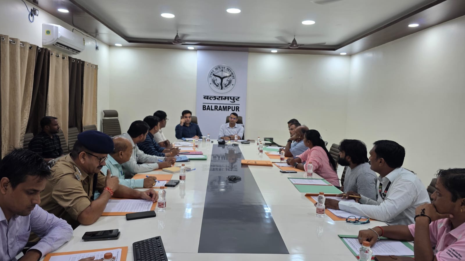 टीकाकरण से छूटे बच्चों की पहचान कर शत-प्रतिशत टीकाकरण सुनिश्चित करें चिकित्साधिकारी : डीएम