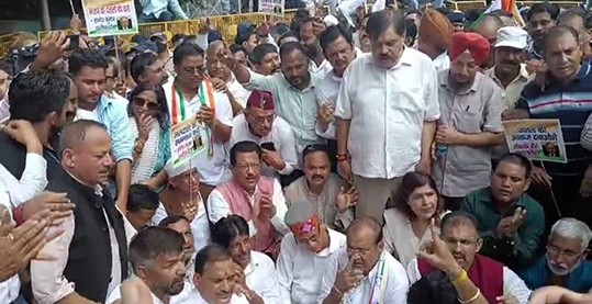 वोट चोरी के आरोपों को लेकर कांग्रेस का सचिवालय घेराव