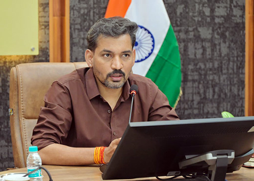 रेयर डिजीज से पीड़ित 10 बच्चों के इलाज को डीएम ने दिलाई 9.60 लाख की मदद