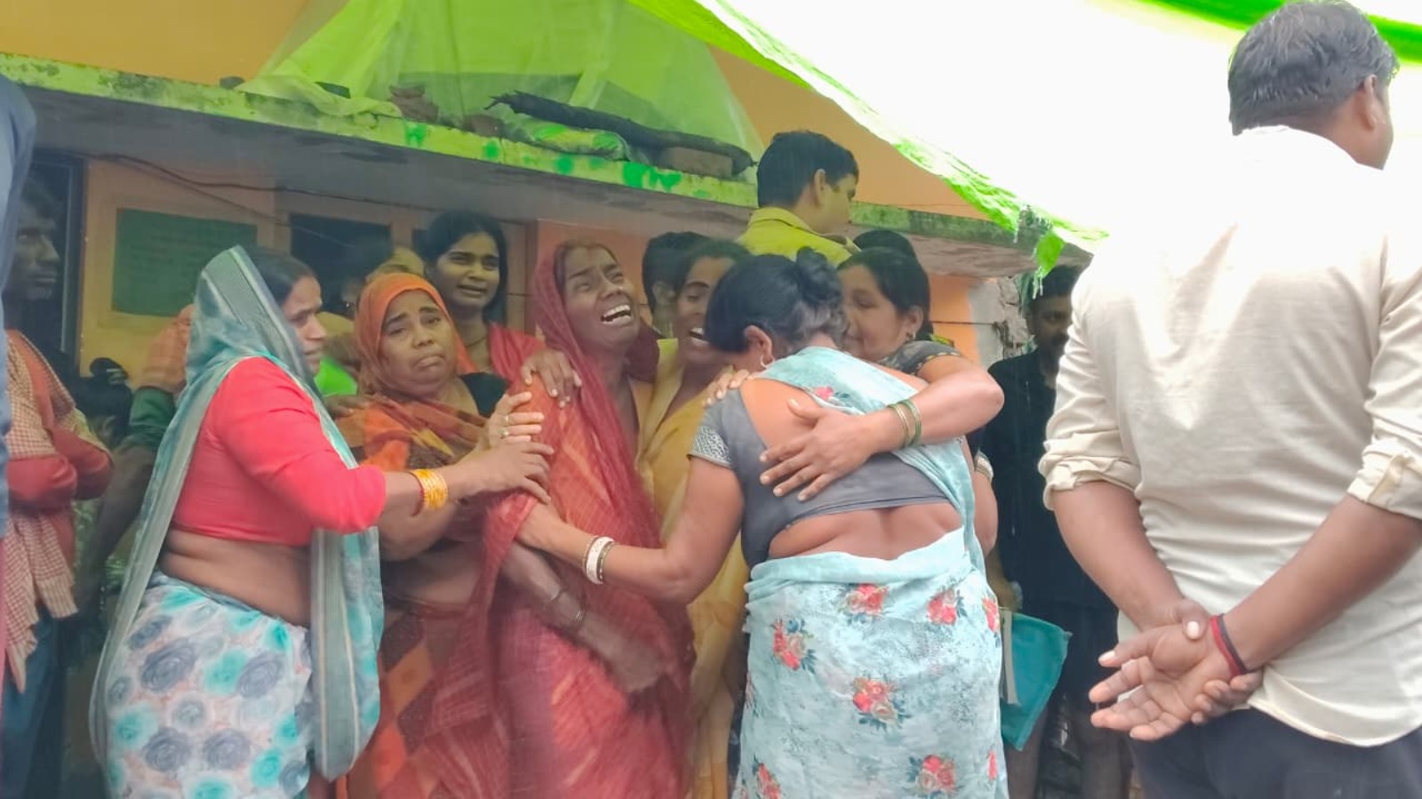 बीकेटी में भरभराकर गिरी कच्चे मकान की छत,वृद्ध की दबकर मौत