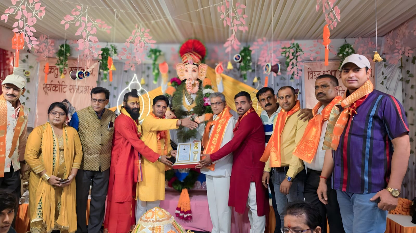 भजन-नृत्य और नाटक से गूंजा शिवाजी पार्क, 170 किलो लड्डू का लगा भोग किया विसर्जन