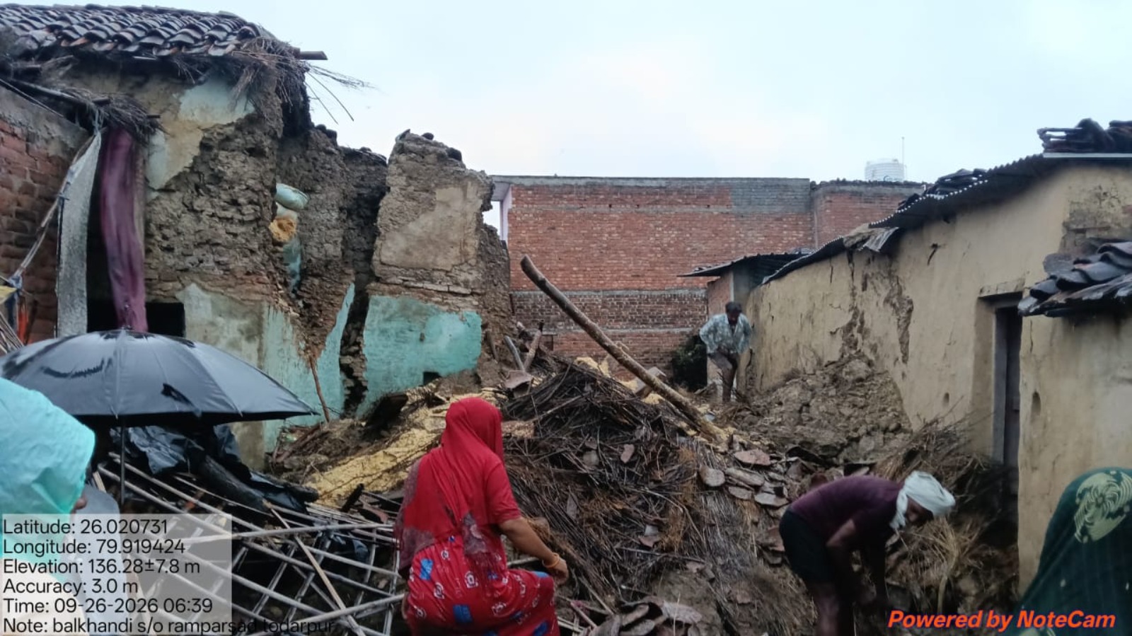 आफत की बारिश मे सैकडो कच्चे मकान ढहे,महिला समेत दो की मृ्त्यु,दो भैसे मरी,डीएम ने दिये आवश्यक निर्देश