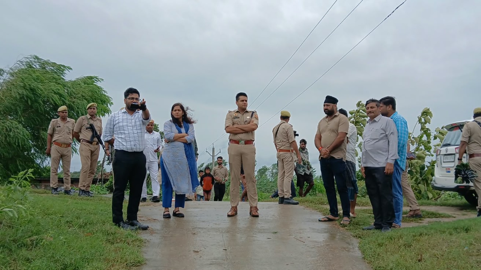खतरे के निशान से ऊपर बह रही राप्ती नदी, रौद्र रूप देख सहमे तटवर्ती ग्रामीण
