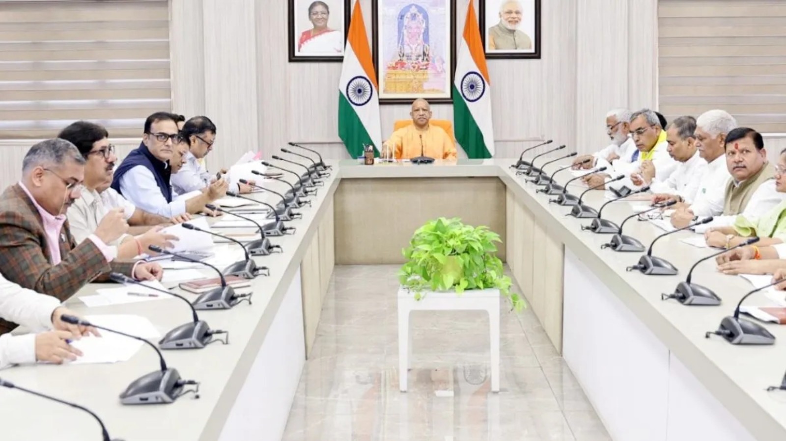 सीएम योगी आज PWD विभाग की करेंगे समीक्षा बैठक, सड़कों की मरम्मत और बजट पर होगी चर्चा