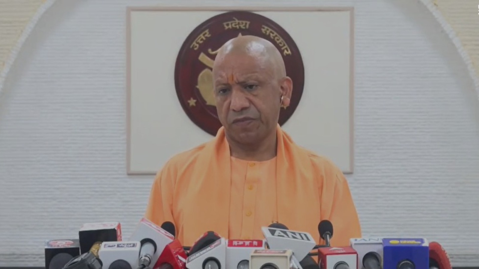 SIR विवाद पर CM योगी का विपक्ष पर हमला, बोले- जीतें तो पुरुषार्थ, हारें तो चुनाव आयोग दोषी