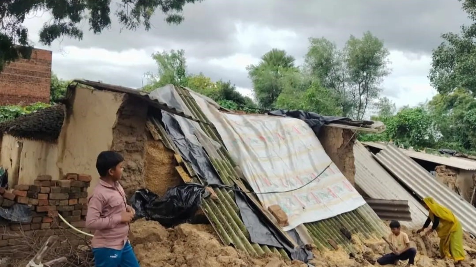 लगातार बारिश से माधौगढ़, रामपुरा क्षेत्र में दिखा तबाही का मंजर