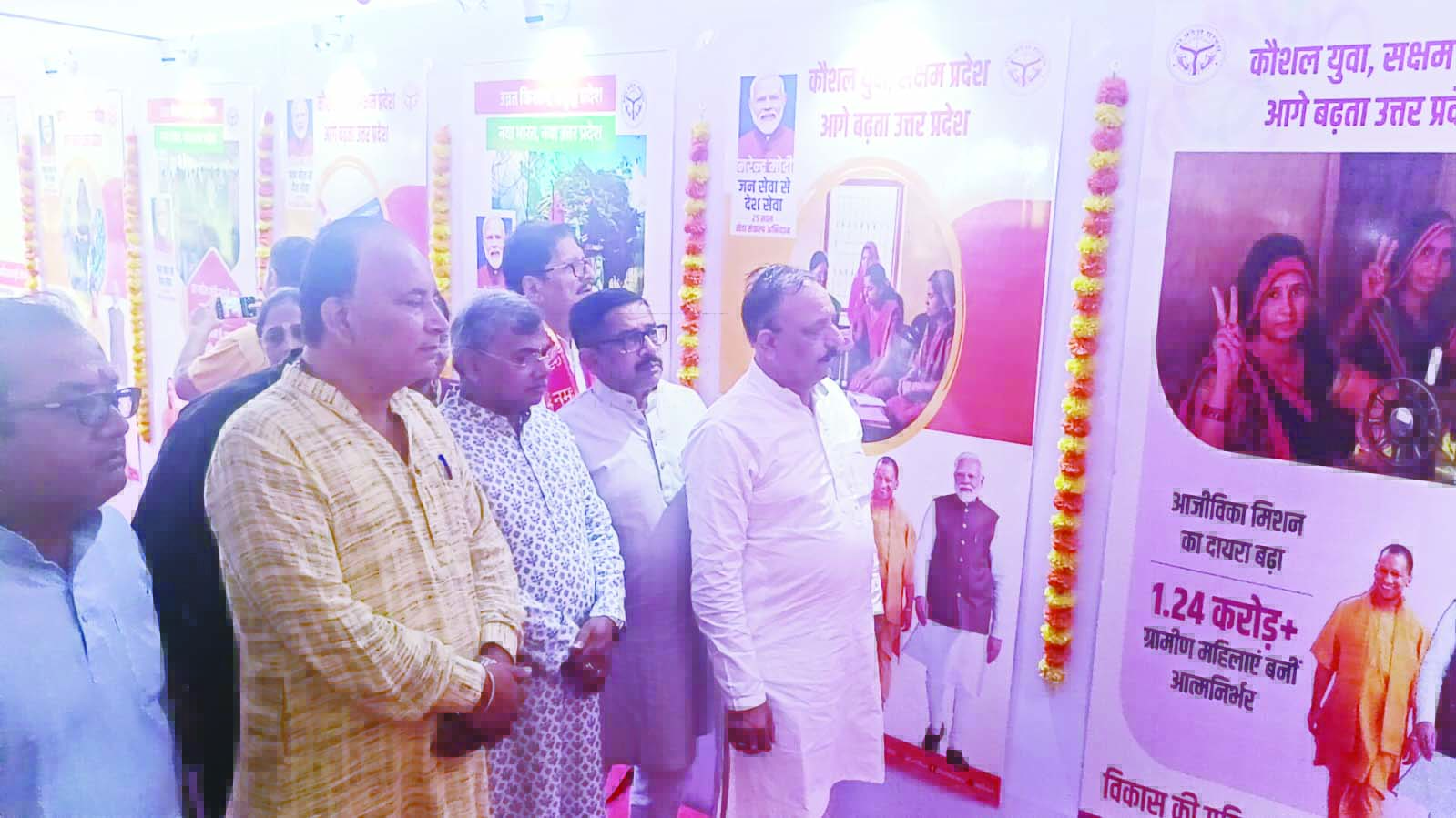 प्रदर्शनी का महापौर, विधायक ने किया अवलोकन