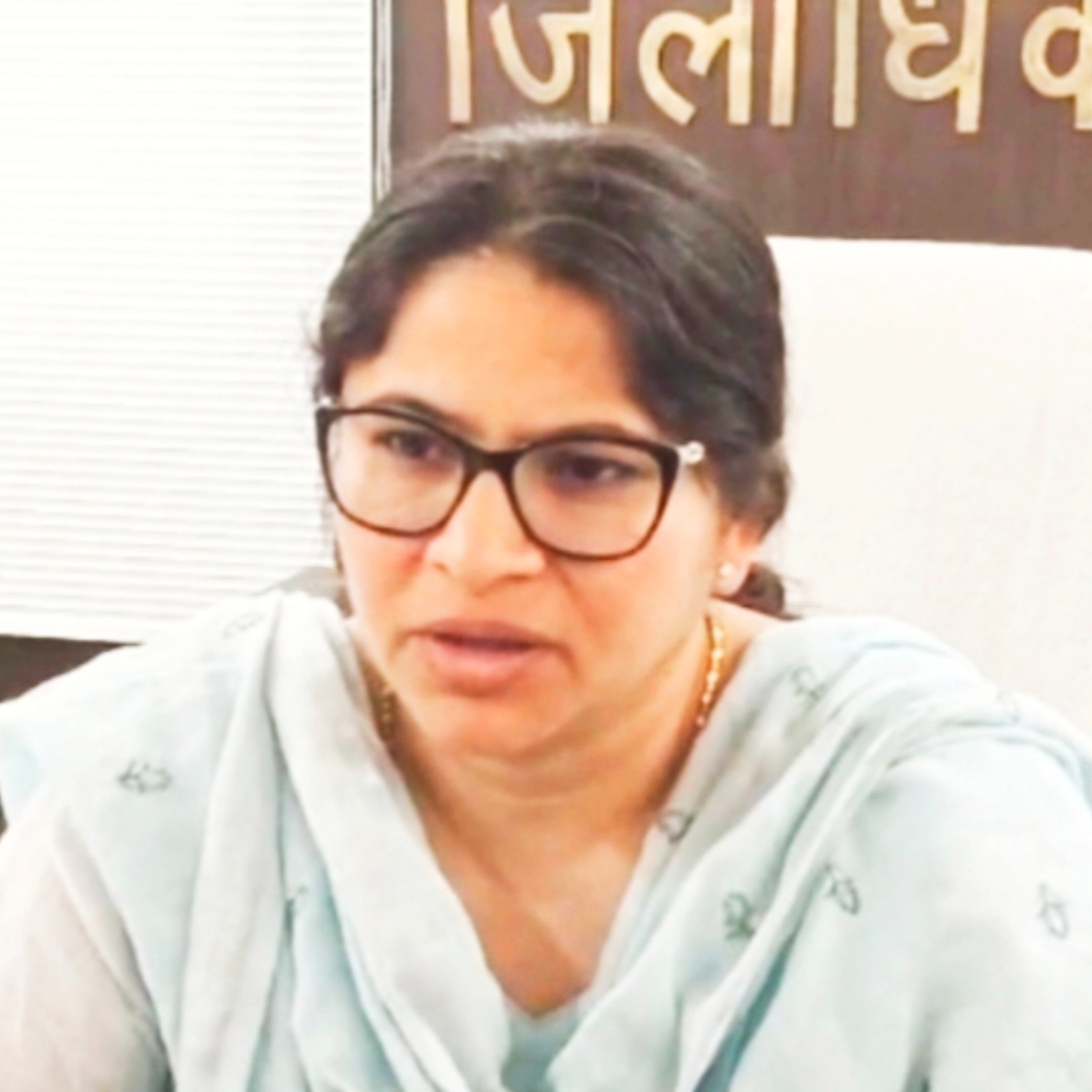 फसल क्षति का सर्वे कराकर किसानों को दिलाया जाएगा बीमा क्लेम : जिलाधिकारी