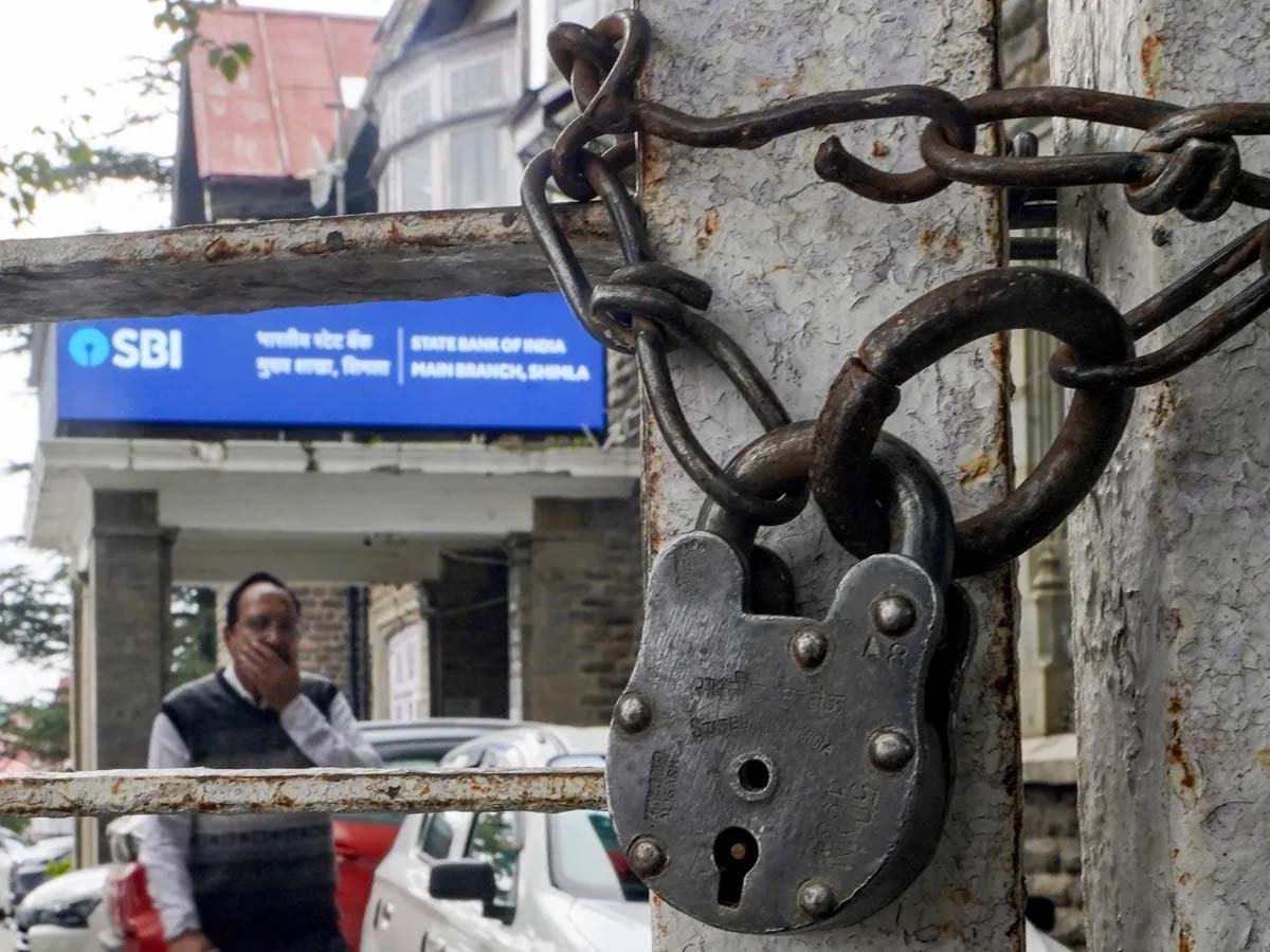पांच दिवसीय कार्य सप्ताह की मांग को लेकर सोमवार से बैंकों की तीन दिवसीय हड़ताल
