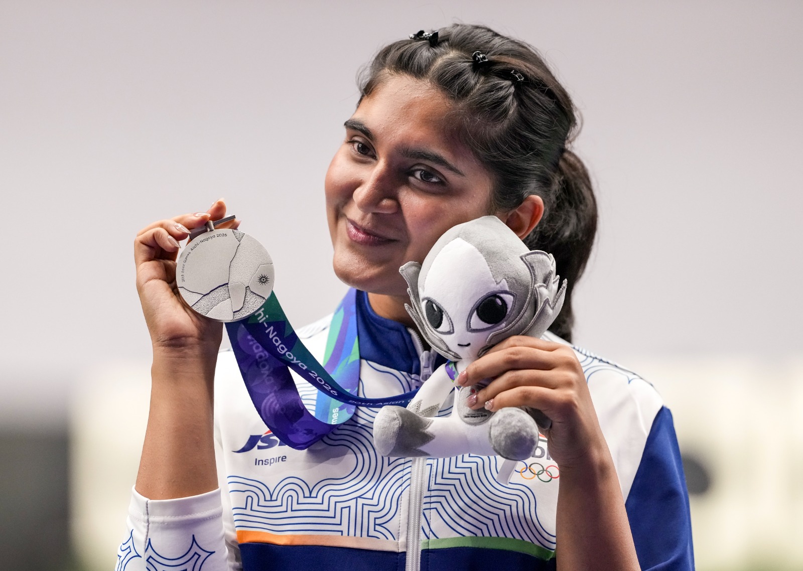 ईशा सिंह 25 मीटर पिस्टल में स्वर्ण से महज एक निशाना चूकीं, रजत से करना पड़ा संतोष, मनु भाकर पदक से दूर