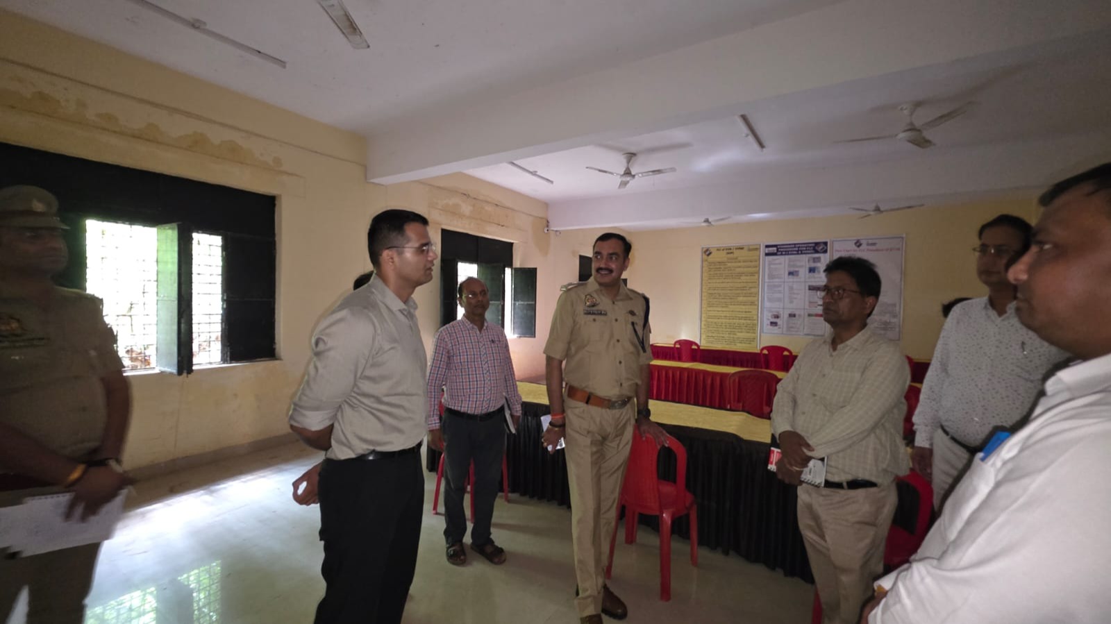 29 सितंबर से प्रारंभ होगी ईवीएम एवं वीवीपैट की एफएलसी, डीएम/जिला निर्वाचन अधिकारी एवं एसपी ने तैयारियों का लिया जायजा