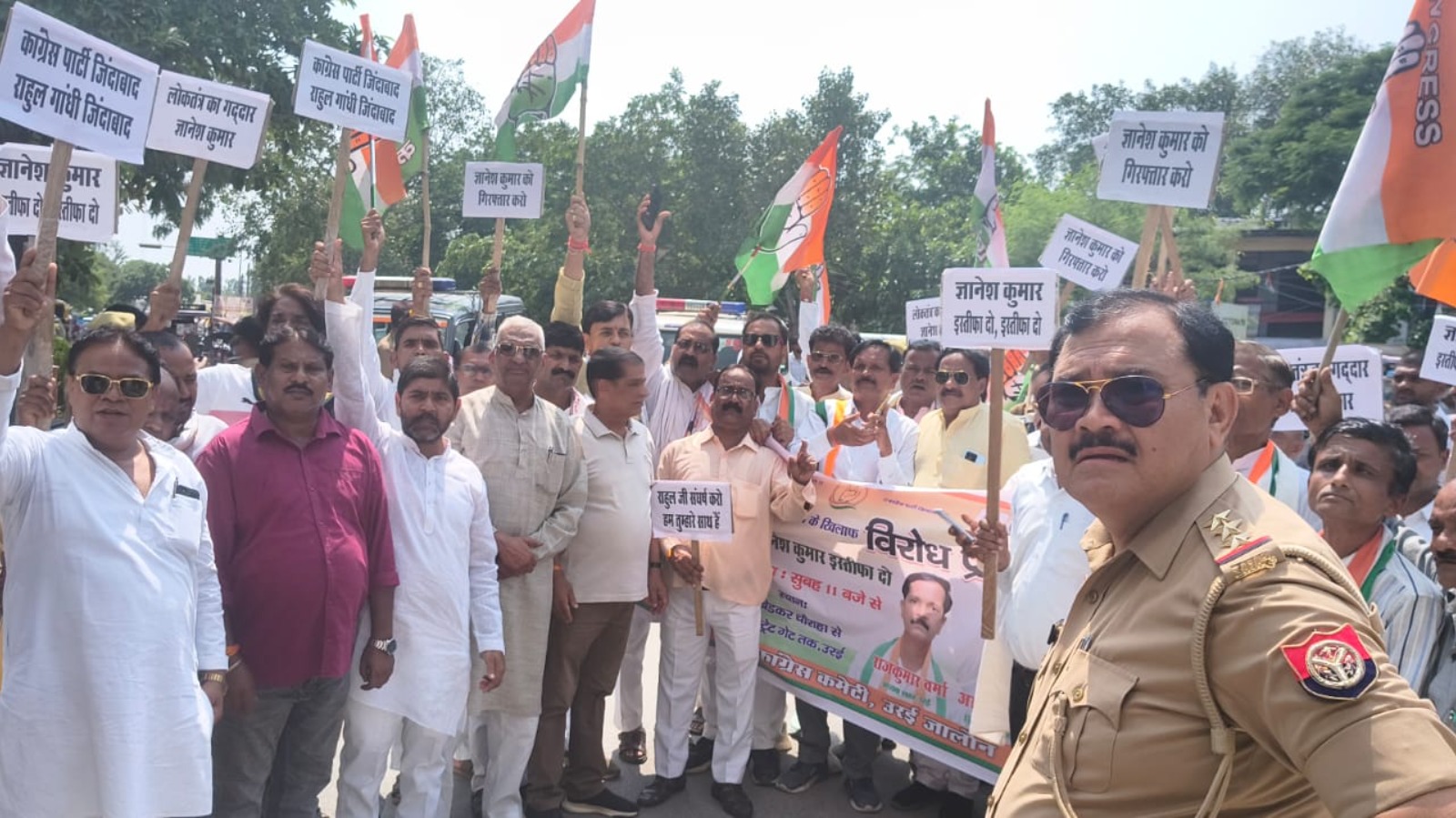 मुख्य चुनाव आयुक्त के खिलाफ कांग्रेस ने निकाला विरोध मार्च