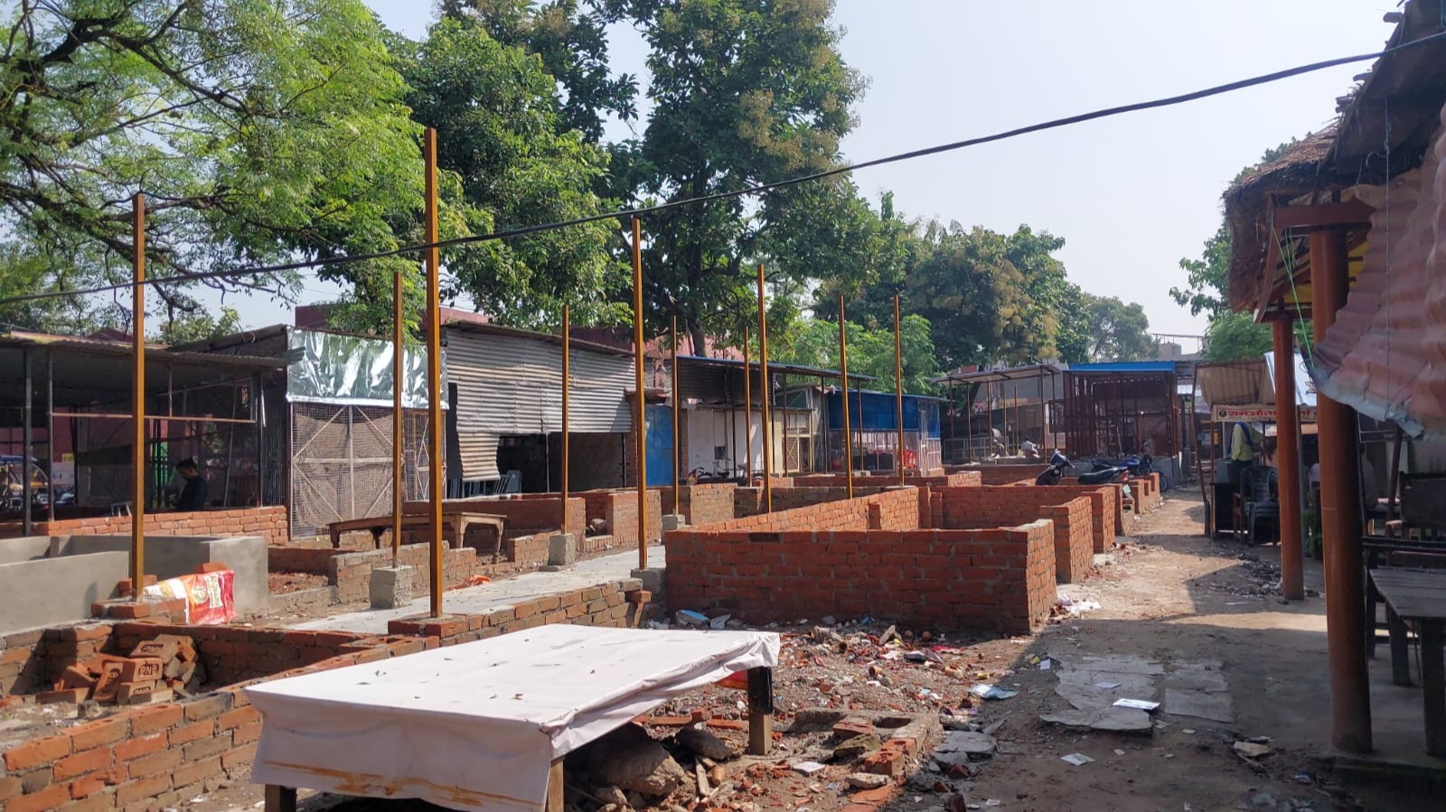 सरकारी जमीन पर अधिवक्ताओं के चेंबर, कब्जा हटाने के आदेश से मची खलबली