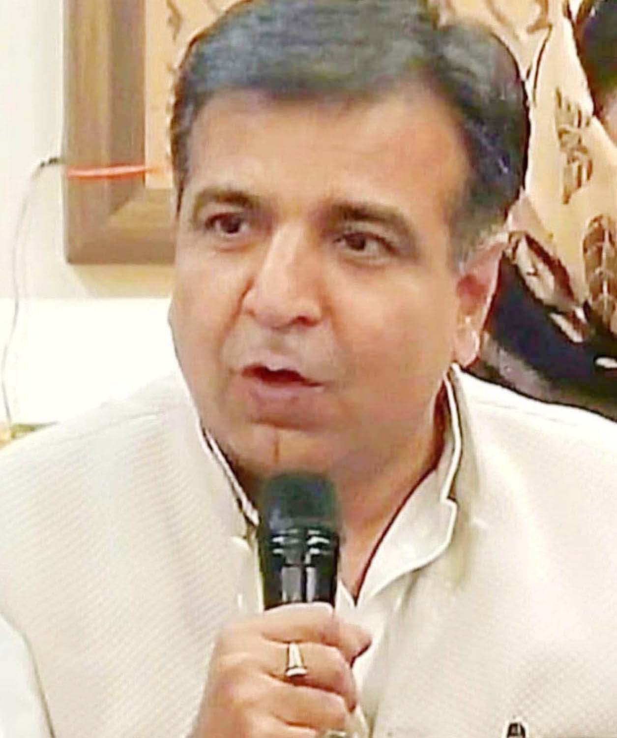 जो जनता के हकों के लिए नहीं बोल सकते वे विपक्ष पर अपनी खीझ निकाल रहे: पंकज डावर