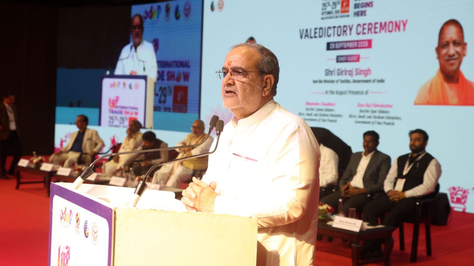 UP International Trade Show 2026: ग्लोबल मंच पर यूपी का हुनर, 90 देशों के खरीदारों ने दिखाई दिलचस्पी