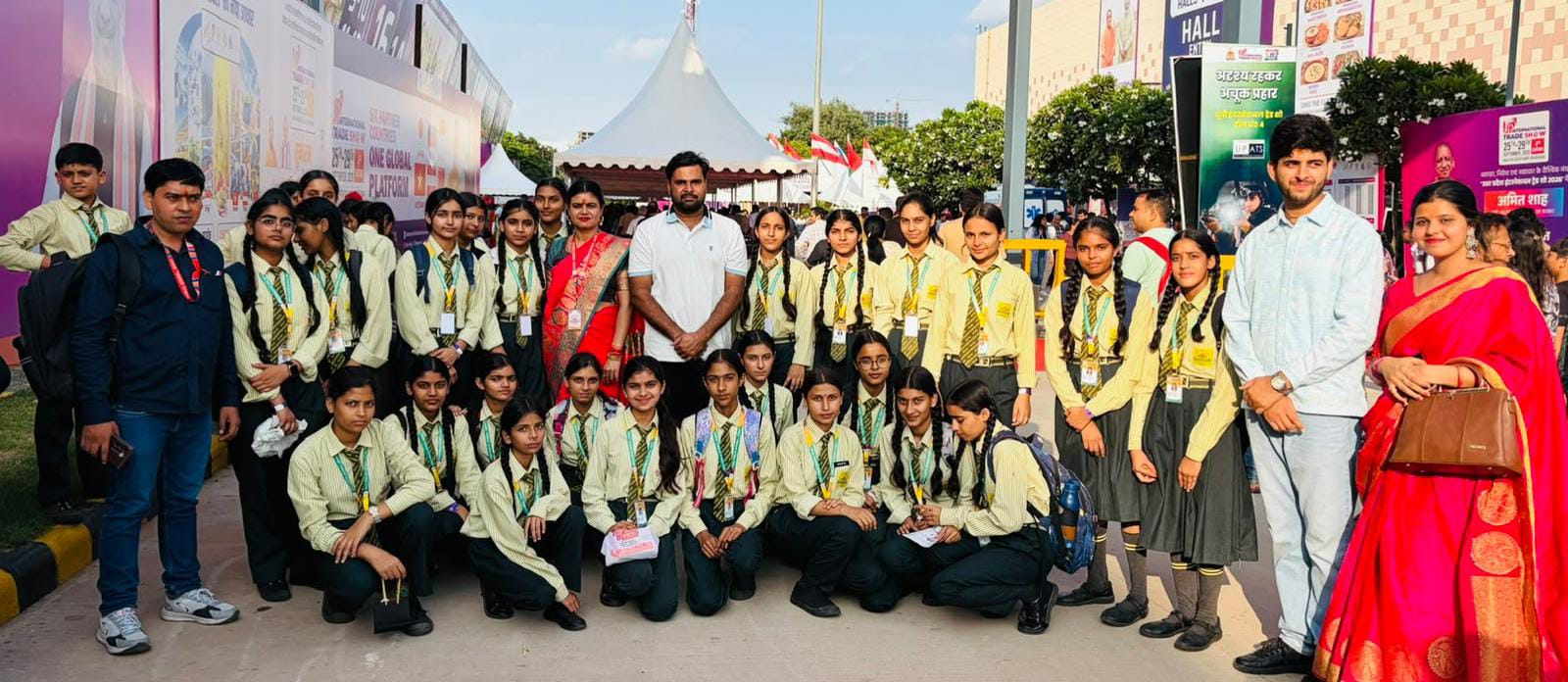 छात्रों ने किया इंटरनेशनल ट्रेड शो का शैक्षणिक भ्रमण