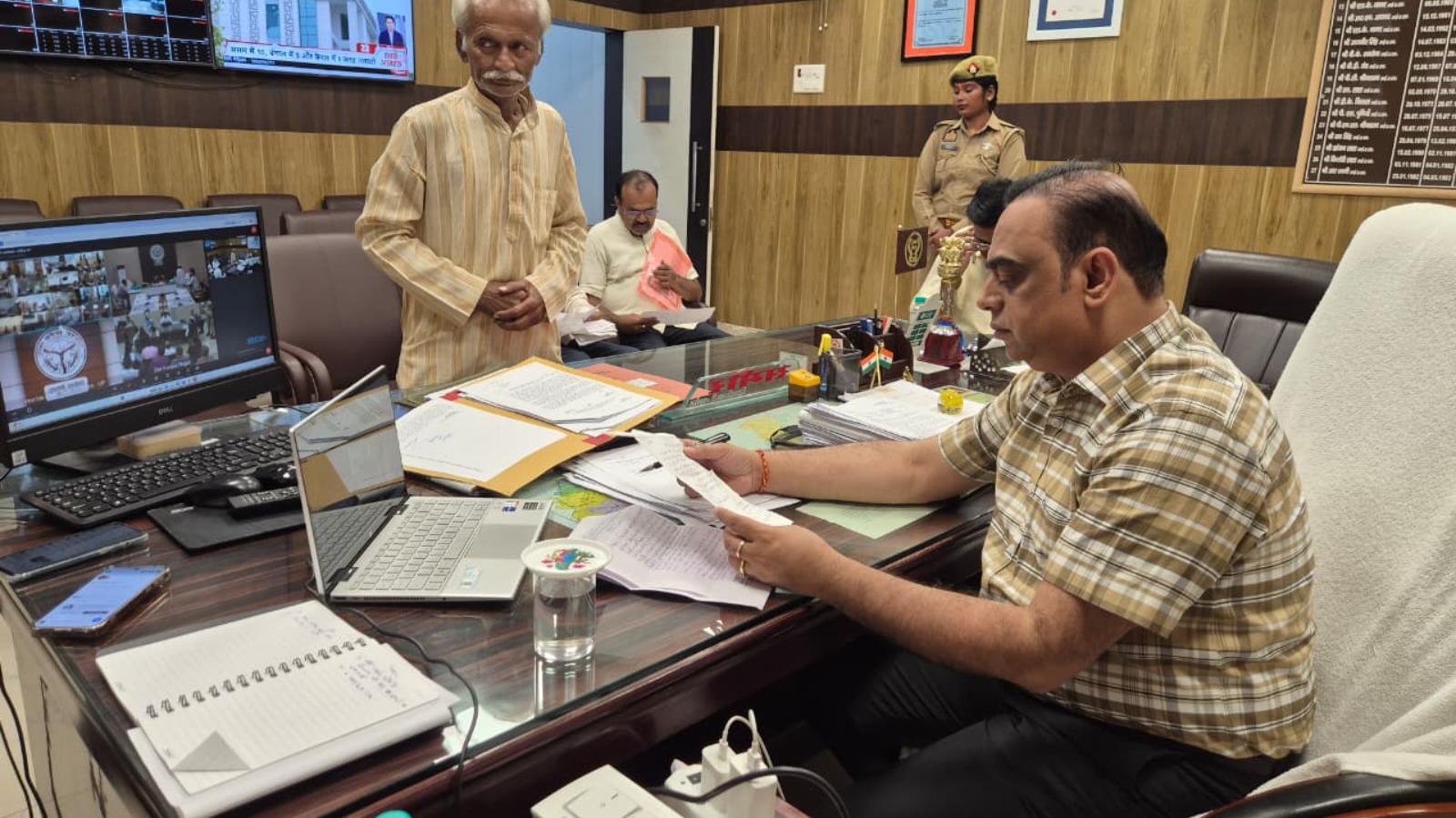 डीएम की जनसुनवाई में फरियाद नहीं, समाधान की तत्काल पहल दिखी