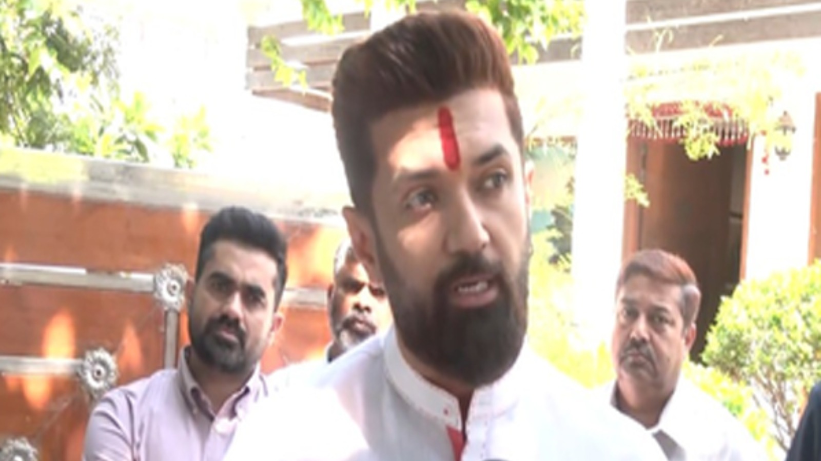 अगर विपक्ष को चुनाव प्रक्रिया से दिक्कत है तो इलेक्शन लड़ना क्यों नहीं छोड़ देताः चिराग पासवान