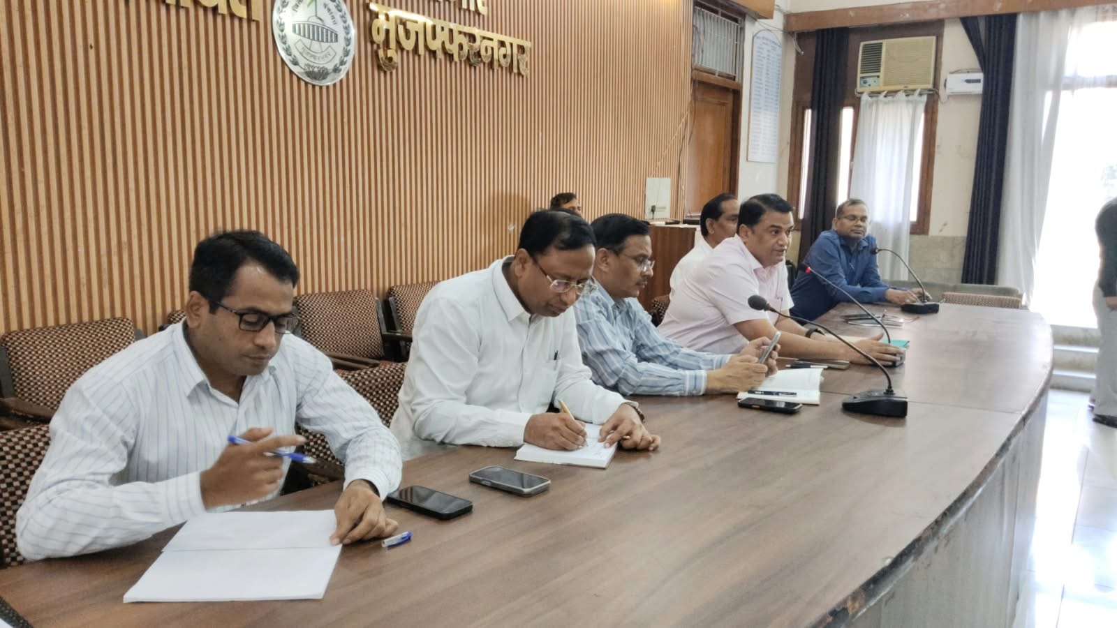 पेराई सत्र से पहले प्रशासन सख्त, प्लास्टिक और टायर समेत प्रतिबंधित सामग्री के इस्तेमाल पर रोक
