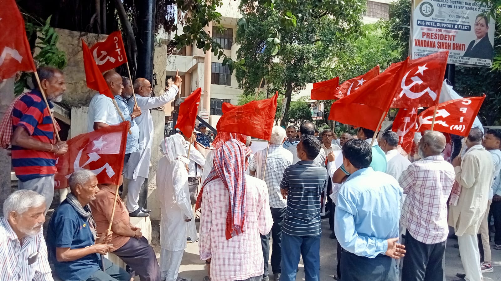 मुख्य चुनाव आयुक्त को हटाने की मांग को लेकर वामपंथी दलों का प्रदर्शन