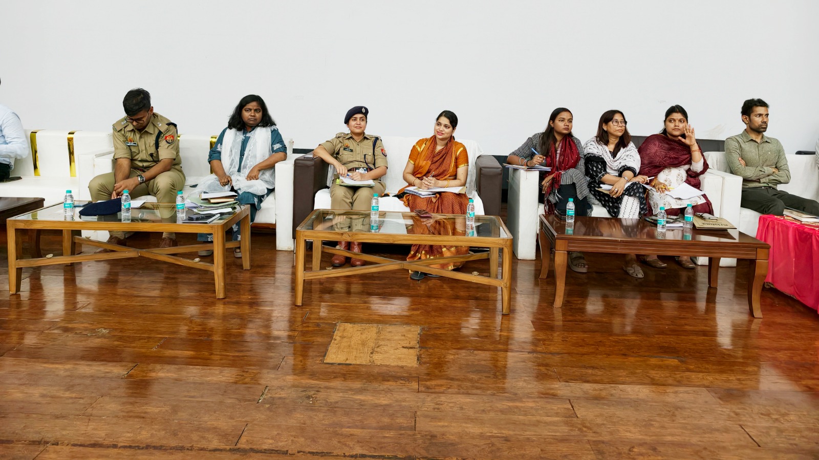 शारदीय नवरात्रि, दुर्गा पूजा एवं दशहरा पर्व को सकुशल एवं शांतिपूर्ण ढंग से संपन्न कराने हेतु डीएम की अध्यक्षता में बैठक सम्पन्न