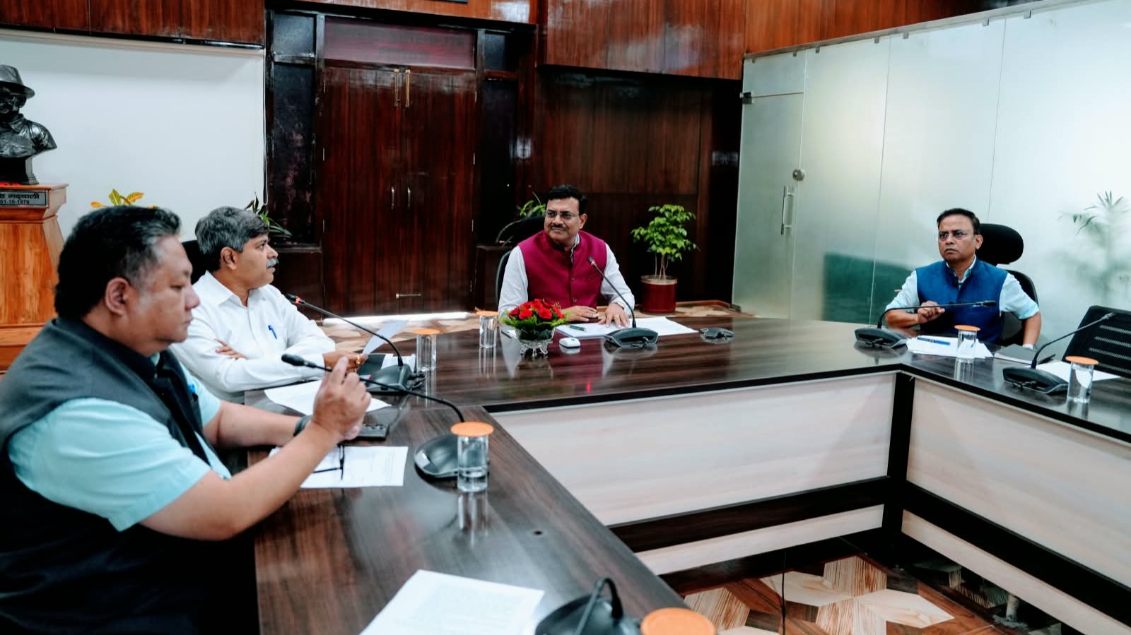 उत्तराखंड में 25 बिंदु कार्यक्रम की समीक्षा, मुख्य सचिव ने योजनाओं के जमीनी असर पर दिया जोर
