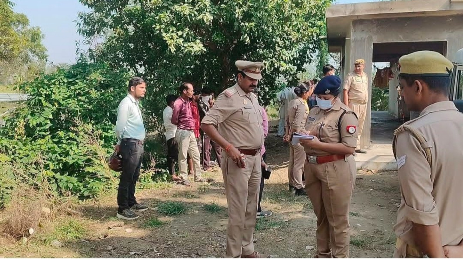 मंदिर के पास दो साधुओं की बेरहमी से हत्या! एक शव पूरी तरह जला, दूसरा अधजला मिला