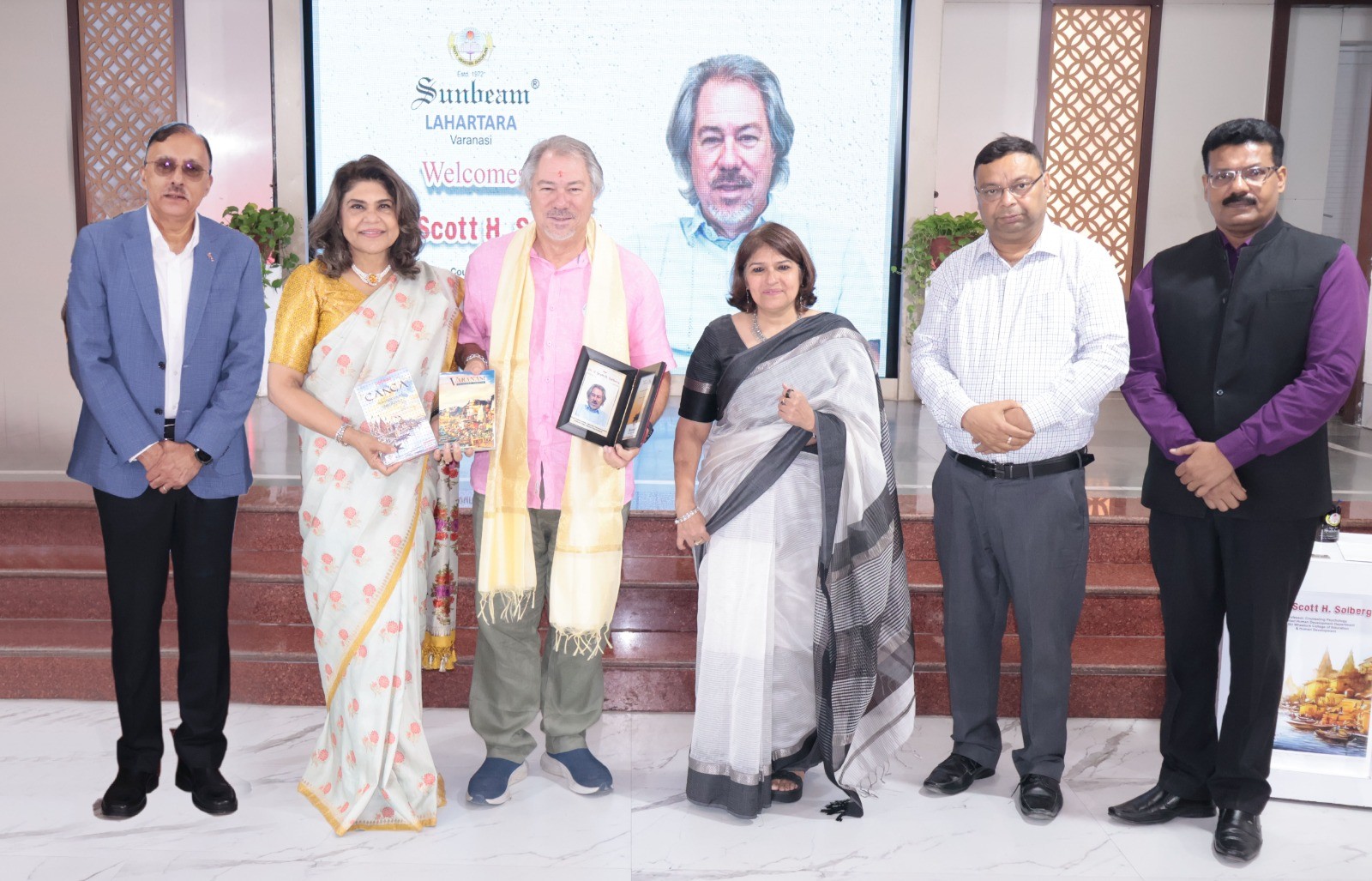 सनबीम लहरतारा में 'फ्यूचर-रेडी' विद्यार्थियों पर केंद्रित सत्र में बॉस्टन यूनिवर्सिटी के डॉ. वी. स्कॉट एच. का व्याख्यान
