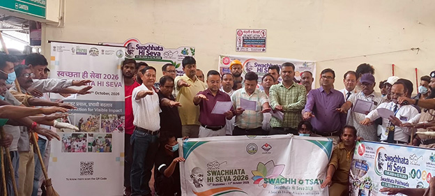 काठगोदाम रेलवे स्टेशन पर चला विशेष स्वच्छता अभियान
