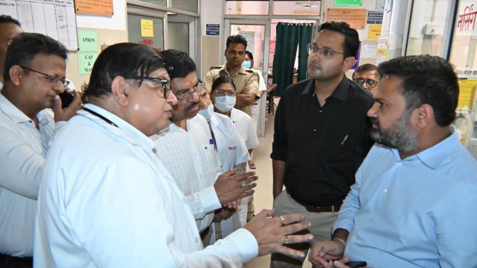 विशेष संचारी रोग नियंत्रण अभियान का शुभारंभ, जिलाधिकारी ने मान्यवर कांशीराम संयुक्त चिकित्सालय एवं ट्रामा सेंटर की व्यवस्थाएं भी परखीं