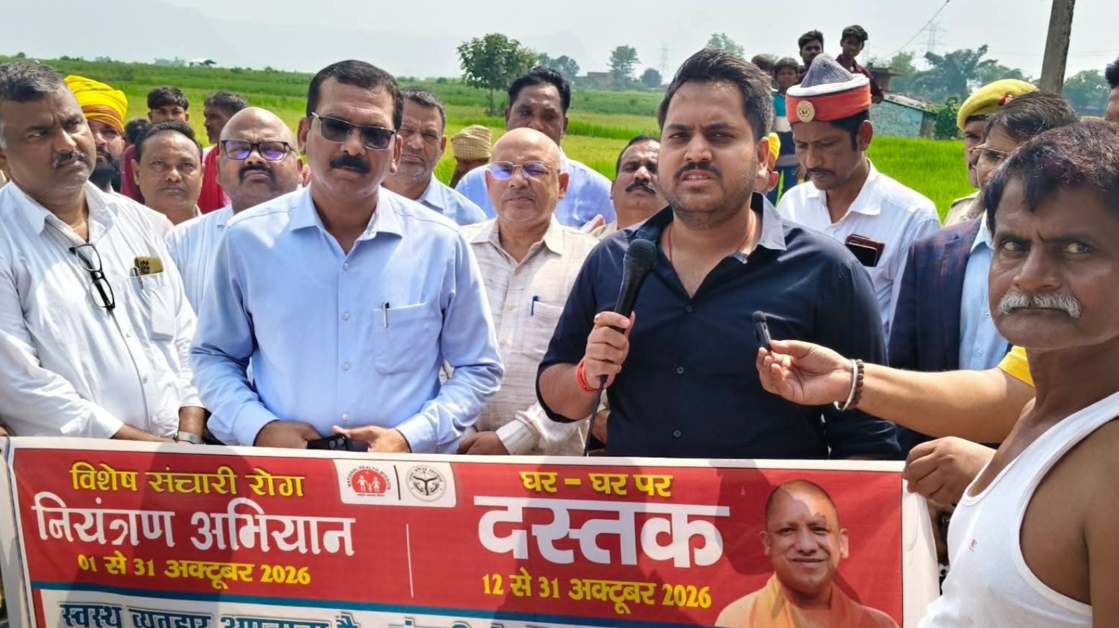 डीएम ने संचारी रोगों के खिलाफ संभाली कमान, लोगों को किया जागरूक