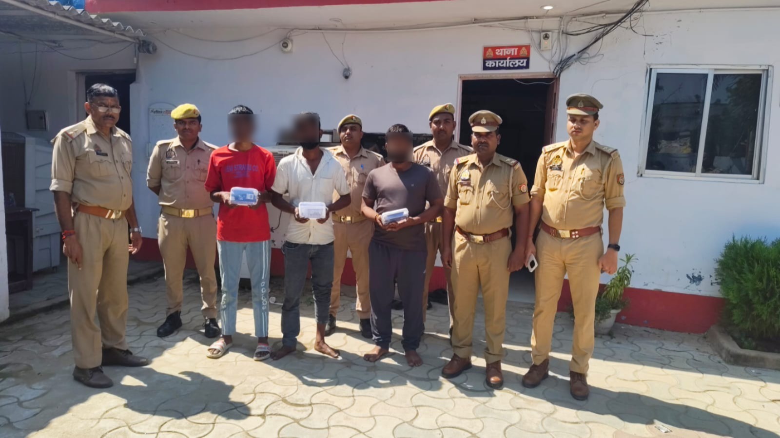 राइड बुक कर ऑटो चालकों से करते थे लूट,तीन गिरफ्तार