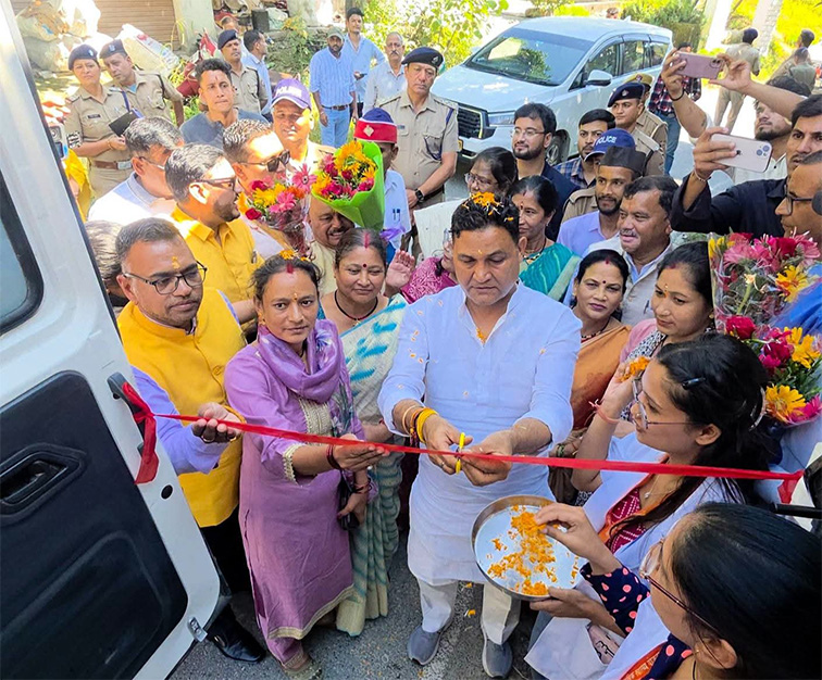 जनता की समस्याओं पर कैड़ा सख्त, अधिकारियों को दिए त्वरित समाधान के निर्देश