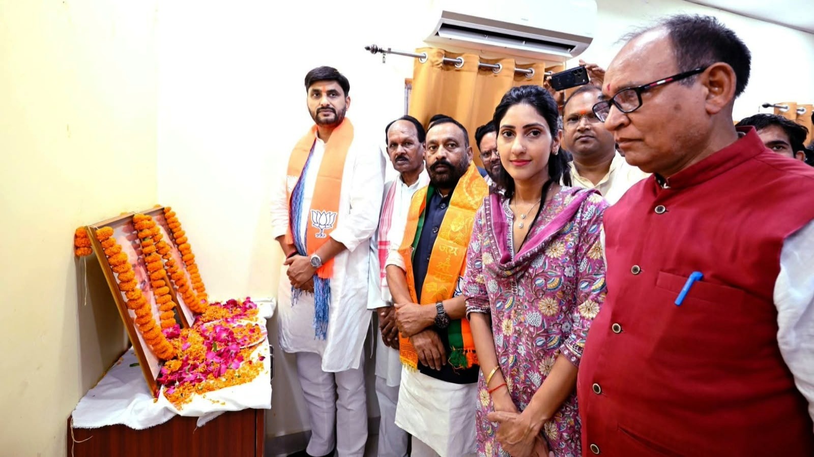 भाजपा के जिला प्रभारी डॉ. नीरज सिंह का भव्य स्वागत