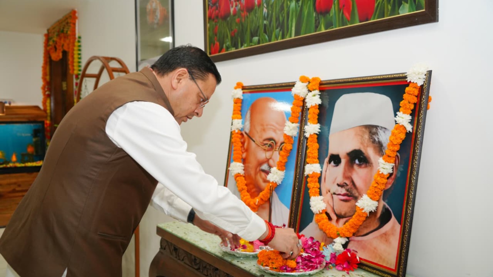 गांधी-शास्त्री जयंती पर CM धामी ने किया नमन, सत्य-अहिंसा से लेकर ‘जय जवान, जय किसान’ तक का किया स्मरण