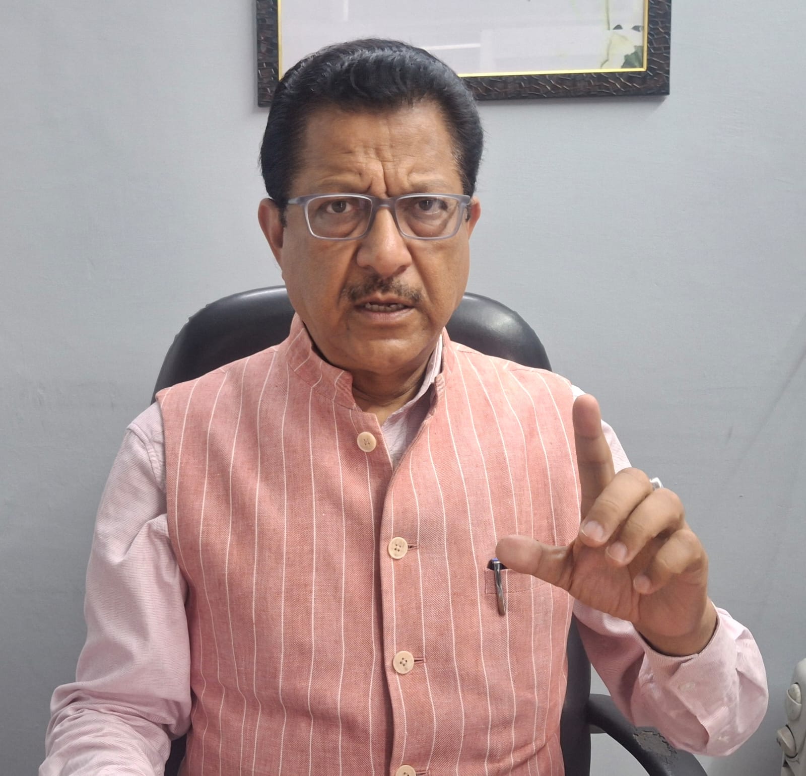 बदरीनाथ महोत्सव पर धस्माना का हमला, बोले- प्रशासन ने गलती का ठीकरा सेना पर फोड़ा