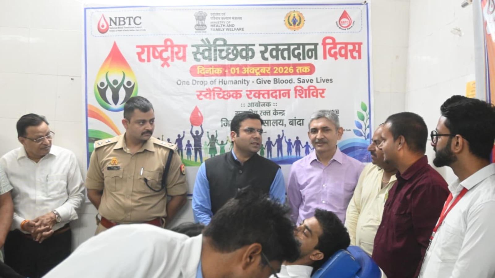 महात्मा गांधी एवं लाल बहादुर शास्त्री जयंती पर जिलाधिकारी एवं पुलिस अधीक्षक ने श्रद्धासुमन अर्पित किए