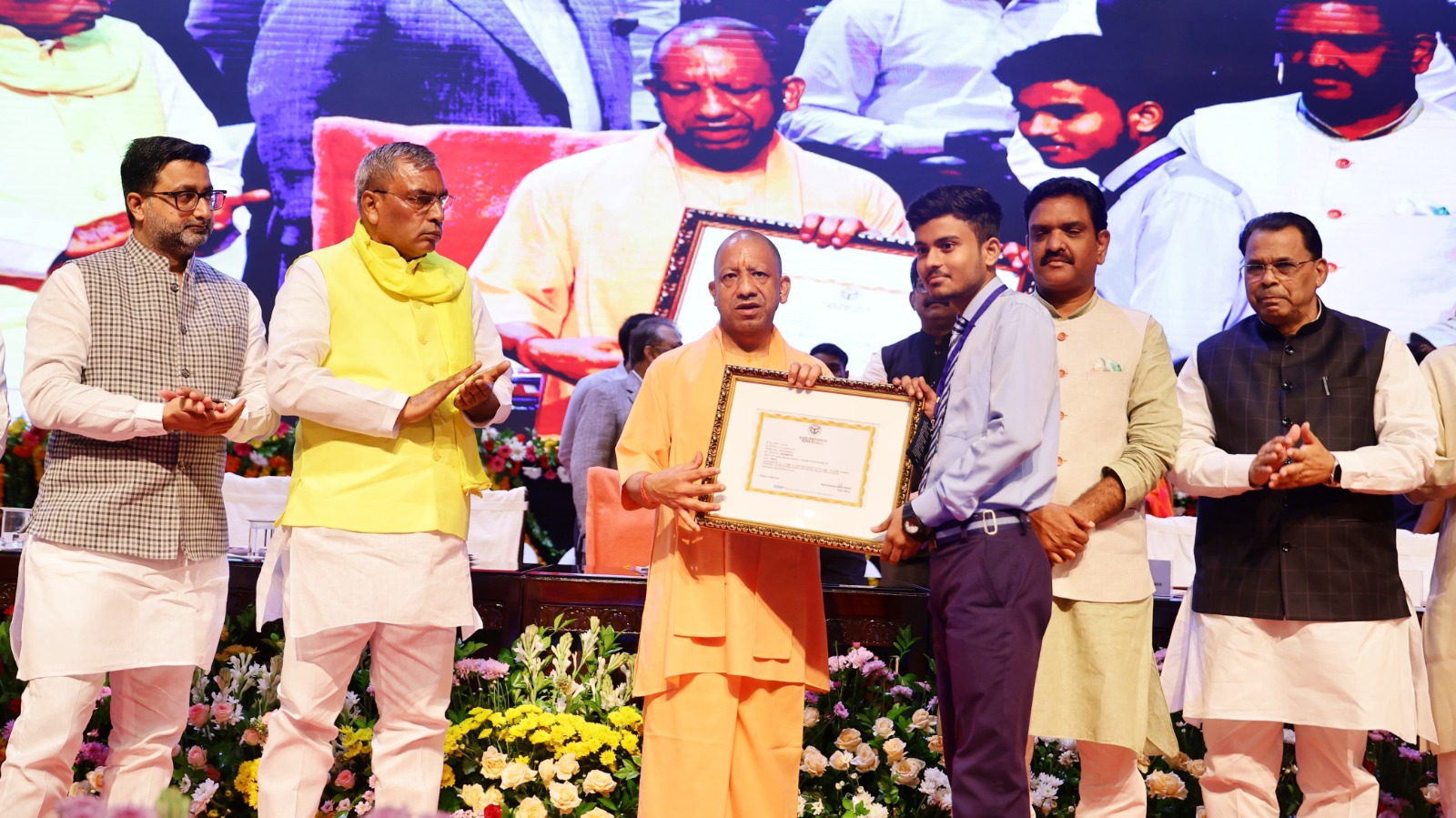 UP Scholarship: OBC के 2.23 लाख और SC के 1.59 लाख छात्रों को मिली छात्रवृत्ति, जानें किस वर्ग को कितनी राशि