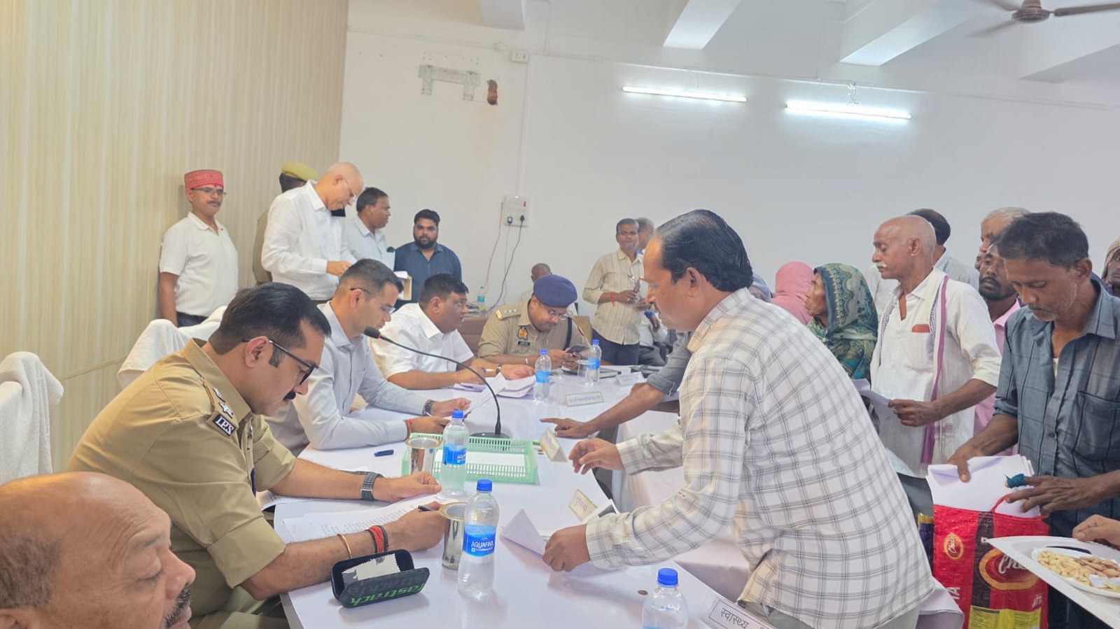 भूमि विवाद के मामलों में राजस्व एवं पुलिस की संयुक्त टीम मौके पर जाकर कराए निस्तारण — डीएम