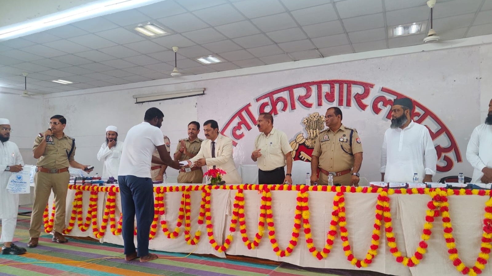 जिला जेल में 200 बंदियों को बांटे नजर के चश्मे