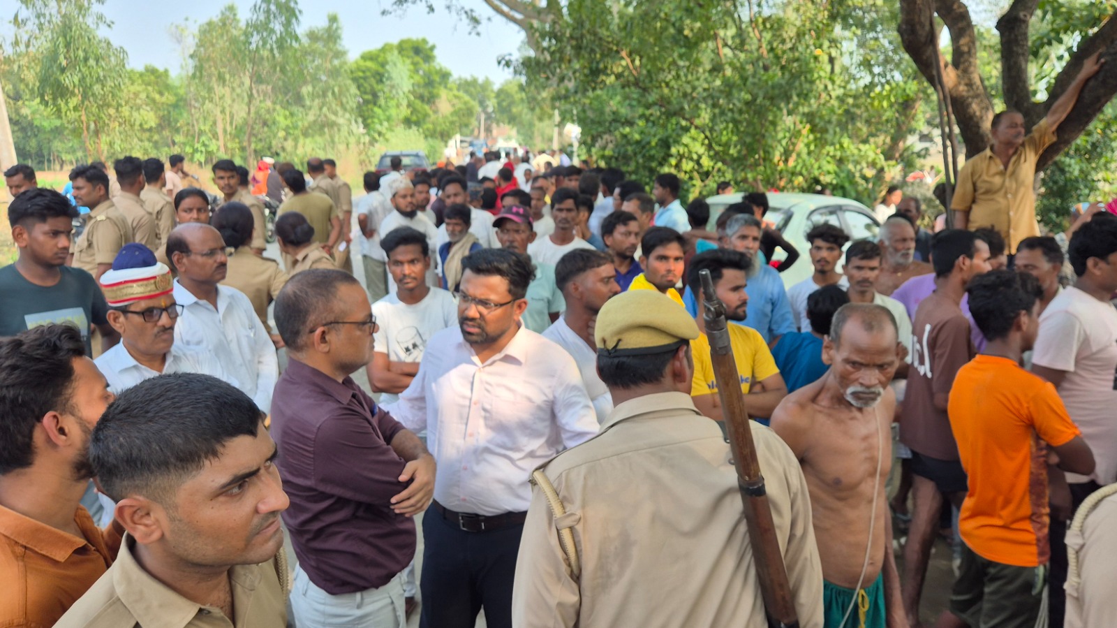बेटा डूबा तो पिता ने छलांग लगा दी, भतीजा भी बचाने कूदा,तीनों की मौत