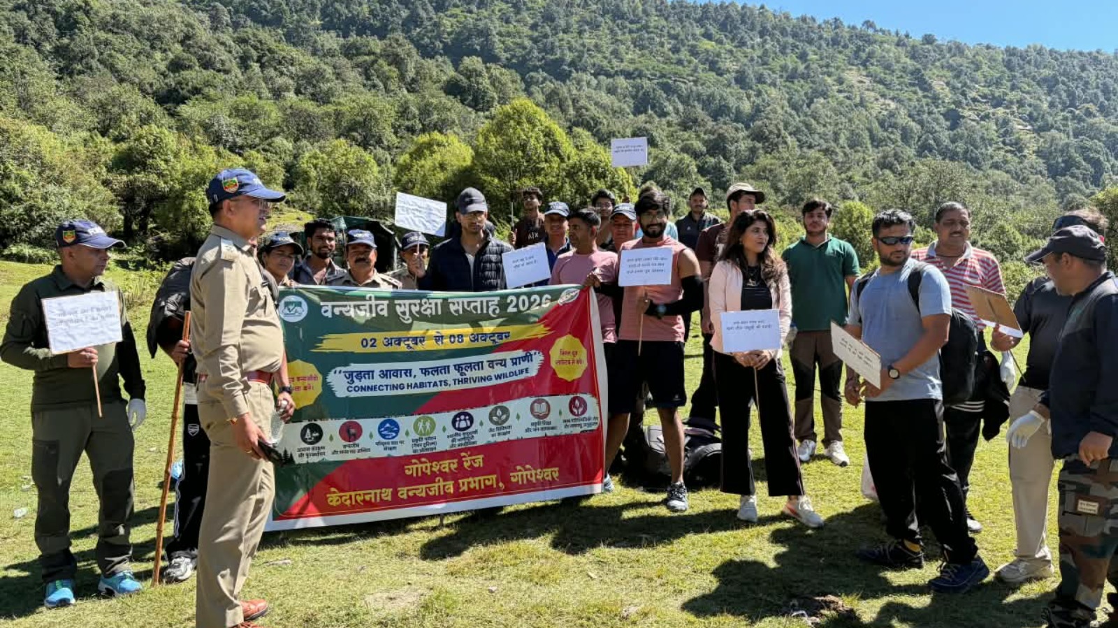रुद्रनाथ ट्रैक रूट पर वन्यजीव सप्ताह के तहत जागरूकता रैली, प्लास्टिक कचरा भी किया एकत्र