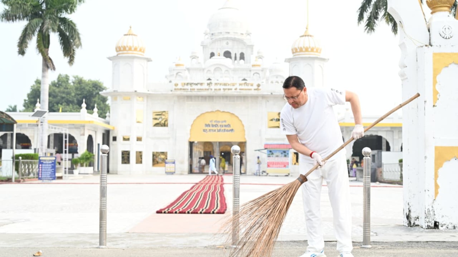 नानकमत्ता साहिब में सीएम धामी ने टेका मत्था, बोले- धार्मिक और सार्वजनिक स्थलों की स्वच्छता हमारी सामूहिक जिम्मेदारी